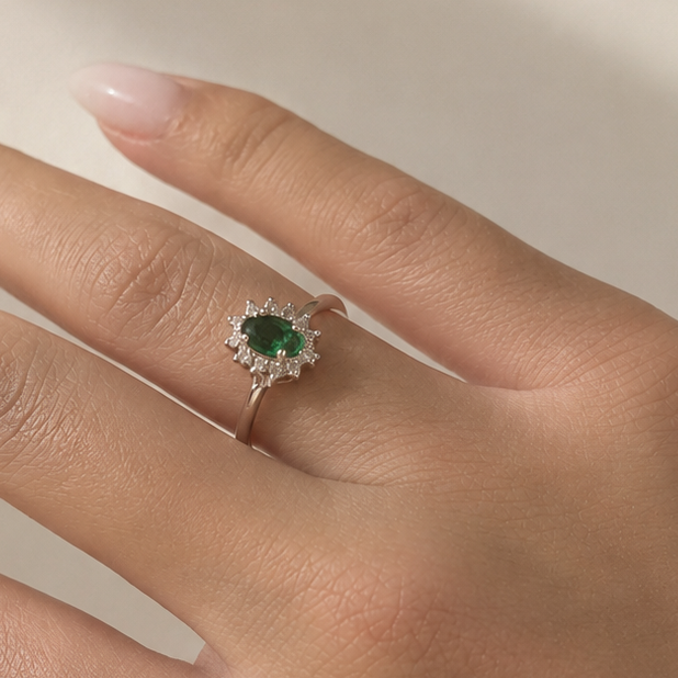 Lumière Emerald Green Ring